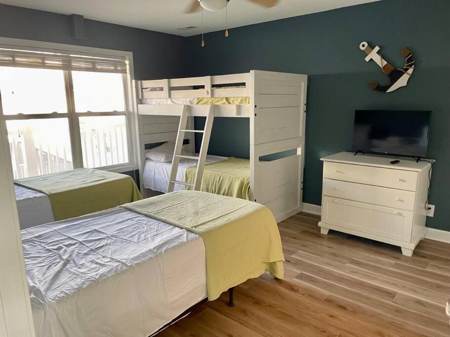 3 Bedroom Condo, Ocean Views & Short Walk To Beach! Oak Island Esterno foto