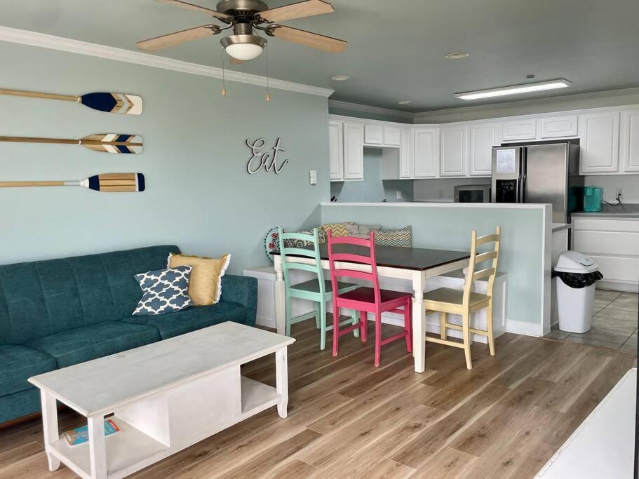 3 Bedroom Condo, Ocean Views & Short Walk To Beach! Oak Island Esterno foto