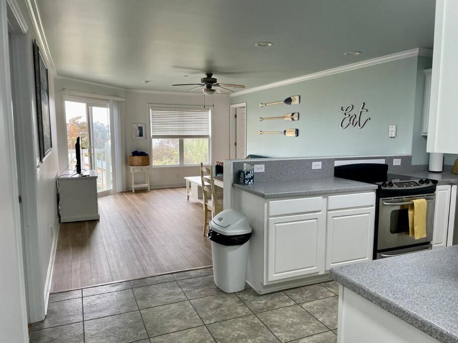 3 Bedroom Condo, Ocean Views & Short Walk To Beach! Oak Island Esterno foto