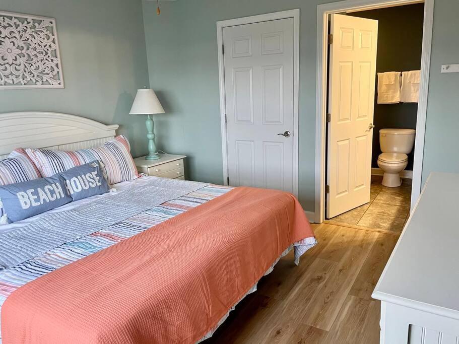 3 Bedroom Condo, Ocean Views & Short Walk To Beach! Oak Island Esterno foto
