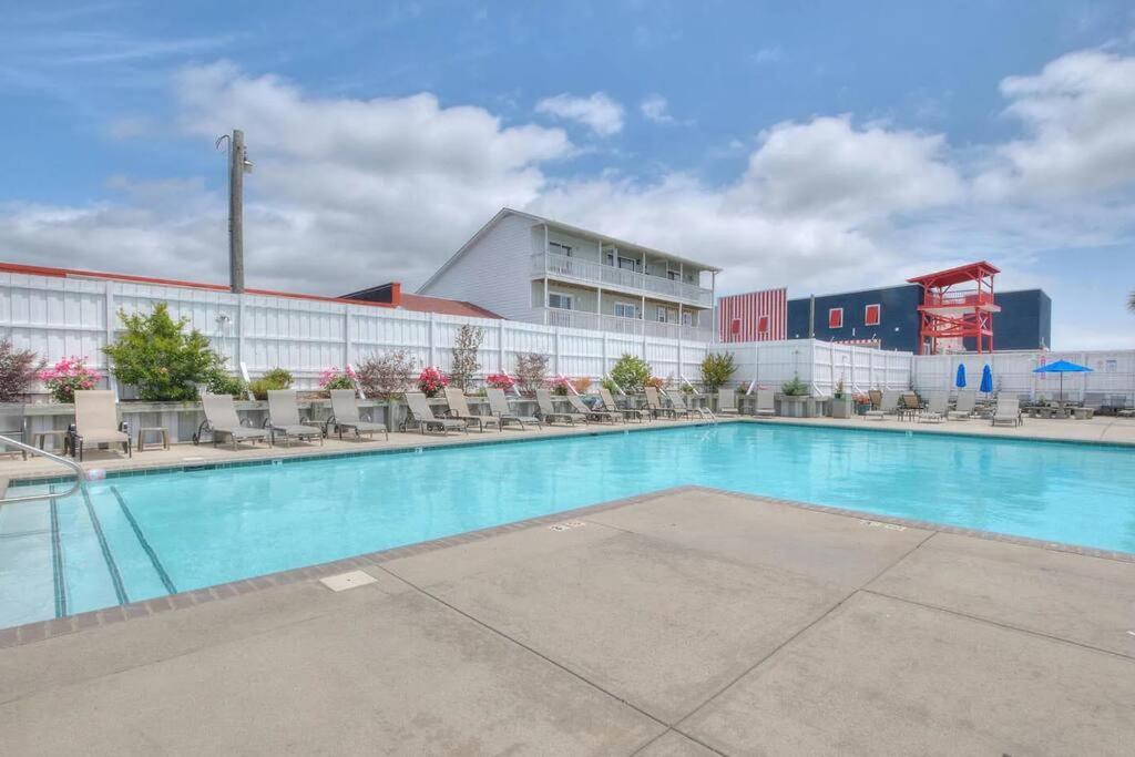 3 Bedroom Condo, Ocean Views & Short Walk To Beach! Oak Island Esterno foto