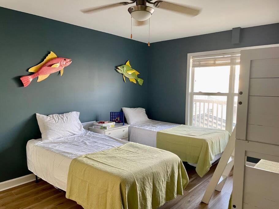 3 Bedroom Condo, Ocean Views & Short Walk To Beach! Oak Island Esterno foto